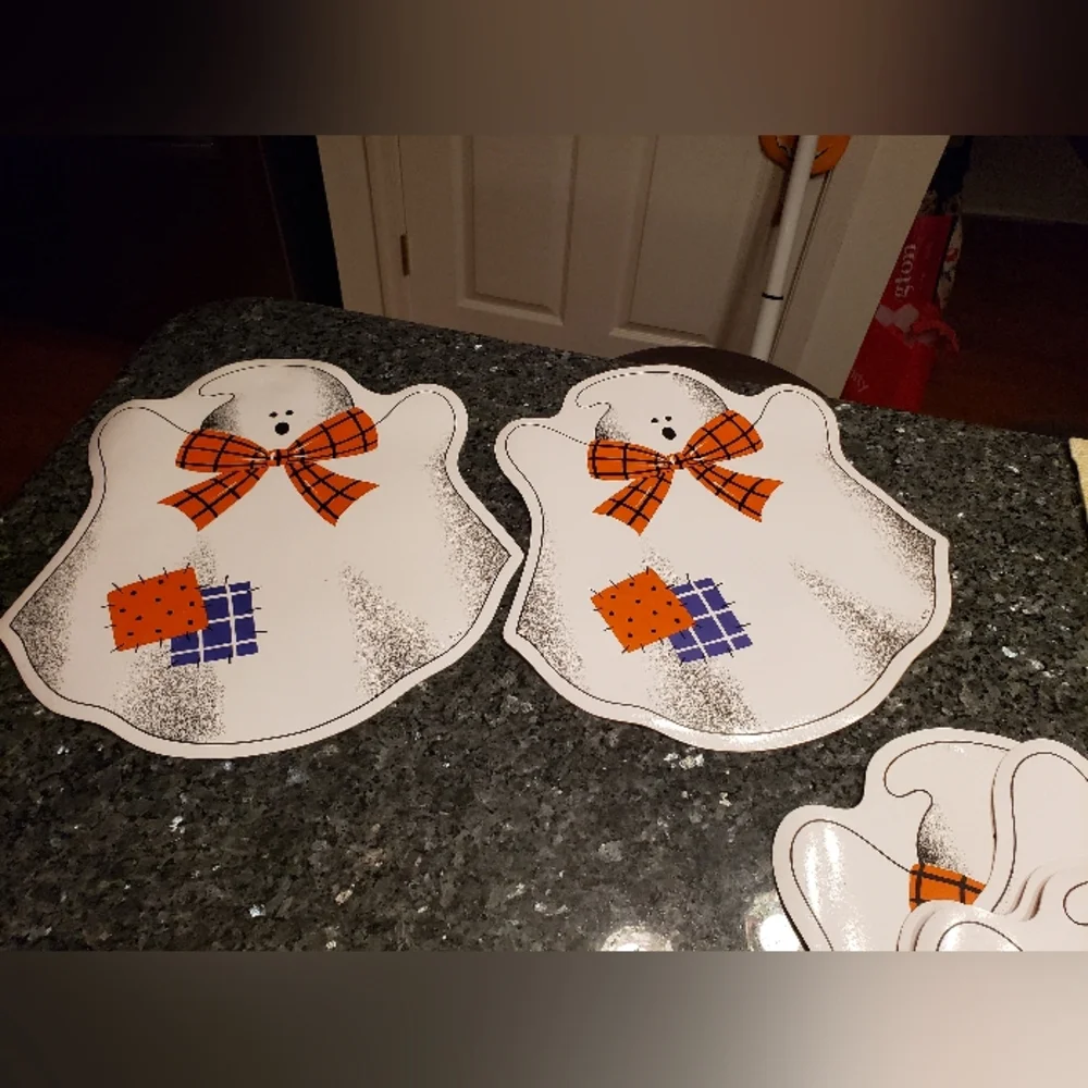 7  Halloween VINYL PLACEMAT - Picture 2 of 6